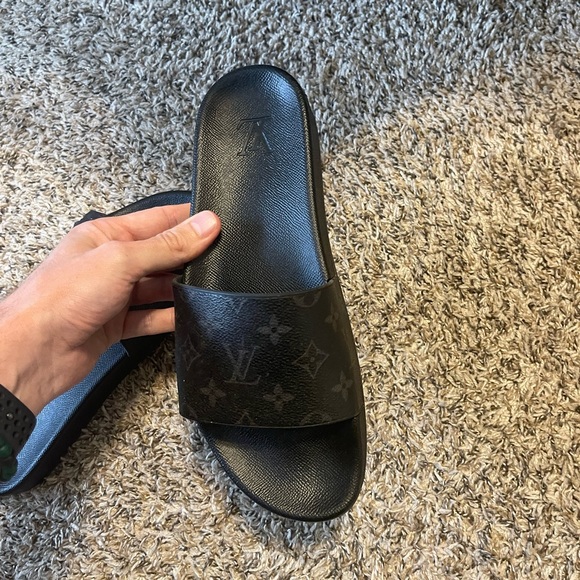 Louis Vuitton slides - Picture 2 of 3